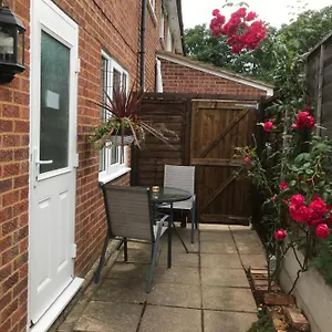 Studio-2 Staines,heathrow, London-own Entrance Staines-upon-Thames
